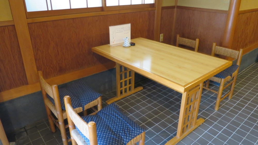 さつき寿しテーブル